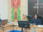 Kepala BPS Kalimantan Tengah, Agnes Widiastuti, saat memberikan keterangan pers mengenai inflasi di Ruang Vicon BPS, Senin (3/2/2025).