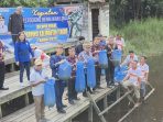 Restocking 10.000 Benih Ikan, Pemprov Kalteng Jaga Ekosistem Sungai Sarapat