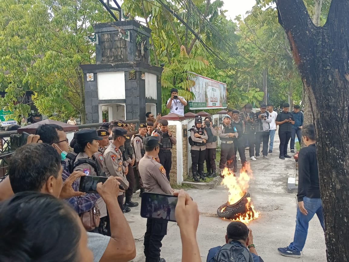 Aksi Protes SEMI Kalteng, Penegakan Hukum Kehutanan Dipertanyakan